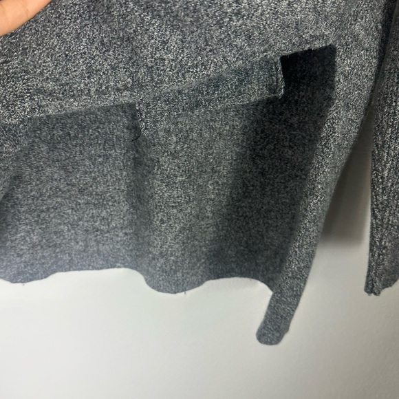 Aritzia Babaton ERIN V Neck Sweater Top Heather Gray Wool + Linen Size S/M - Picture 4 of 7